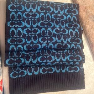 Coach logo scarf new without tag